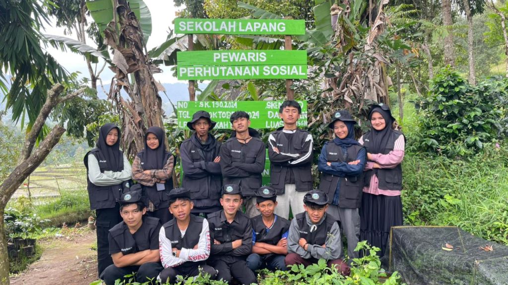 Sekolah lapang kehutanan di Jawa Barat perkuat kapasitas petani
